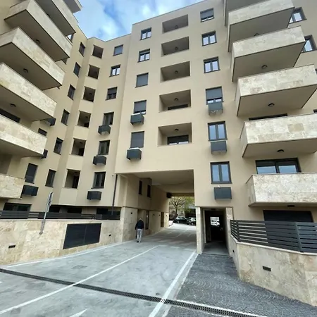 Lusso Di Luxe Suits * 스플리트